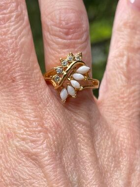 Vintage 1960s Cocktail Ring with Faux Opal & Rhinestones in Gold-tone, size 6.5